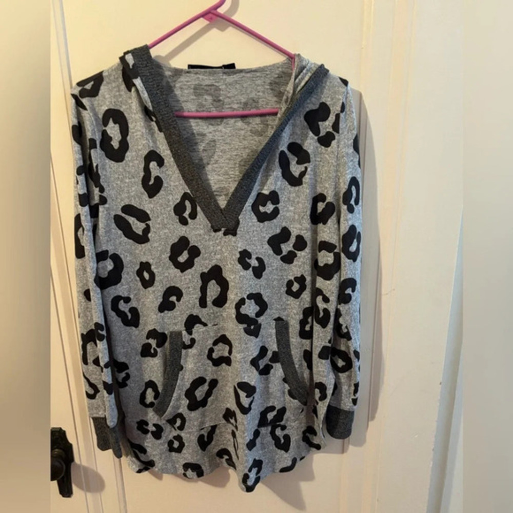 NWT Doe & Rae Leopard Pullover Sweater Small FROM  ROSE & REMINGTON